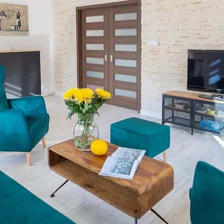 Z Historia, Klahra Myweek