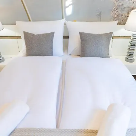 Z Historia, Klahra Myweek Apartmán