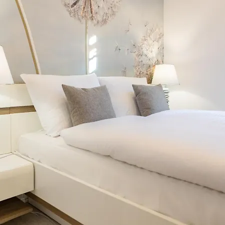 Z Historia, Klahra Myweek