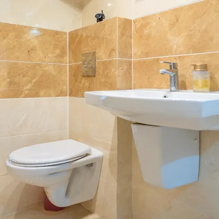 Z Historia, Klahra Myweek *