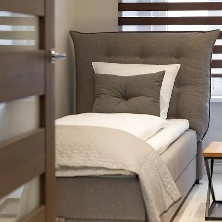 Z Historia, Klahra Myweek