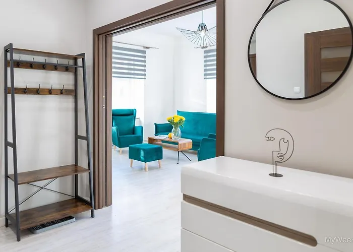 Z Historia, Klahra Myweek *