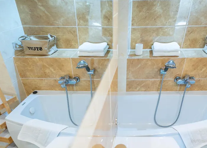 Z Historia, Klahra Myweek Διαμέρισμα