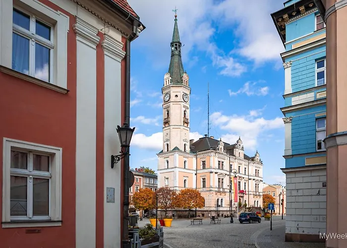 Z Historia, Klahra Myweek *