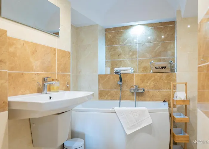 Διαμέρισμα Z Historia, Klahra Myweek