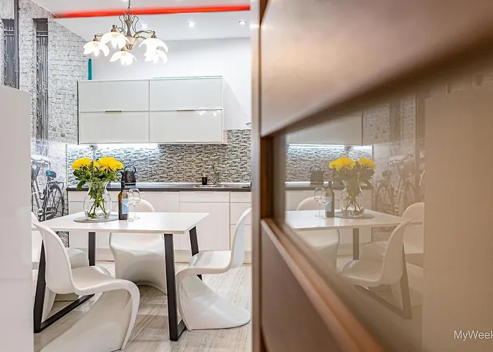 Διαμέρισμα Z Historia, Klahra Myweek