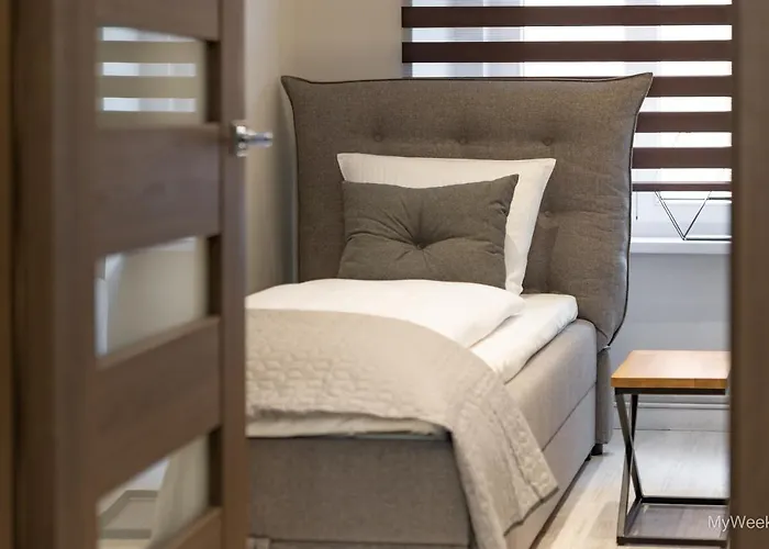 Z Historia, Klahra Myweek