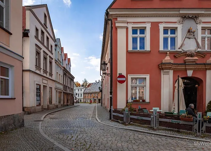 Z Historia, Klahra Myweek Διαμέρισμα